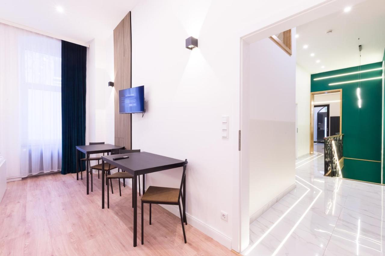 Hevals Spa & Design Apartment Berlijn Buitenkant foto